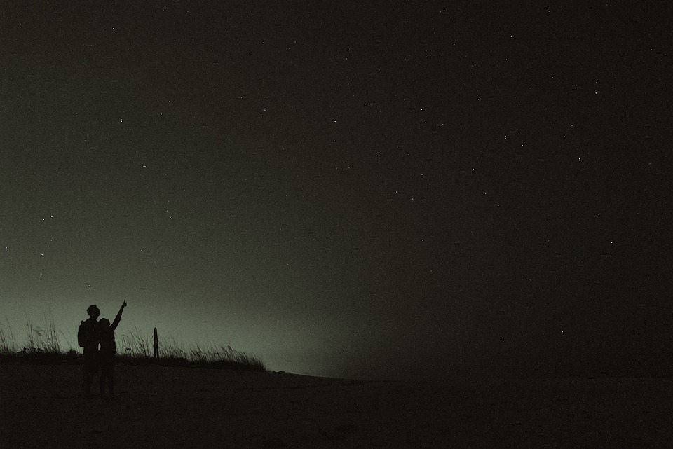12Observe le ciel la nuit
